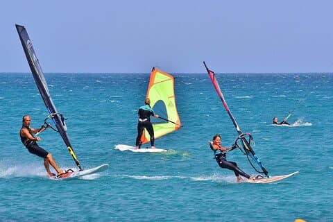 2 horas de aula de windsurf na praia de Cabrillo