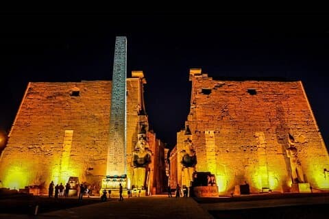 Visite guidée du spectacle son et lumière de Louxor