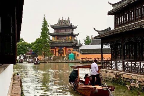 Shanghai Highlights og Zhujiajiao Water Town Privat dagstur