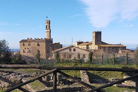 Private Essens- und Wandertour in San Gimignano und Volterra