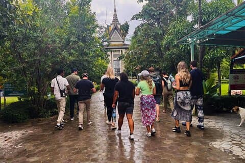 S21 og Killing Fields tur med Khmer lunsj og drikke