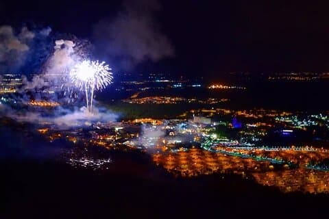 Family pack 77 Milhas Helicóptero Tour Fogos de Artifício e todos os Parques Temáticos