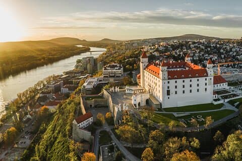 Tirana til Wien; Semi – Privat tur med Tour Leder & Bil