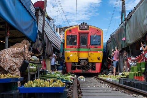 Bangkok: Damnoen Saduak Market and Maeklong Railway Market