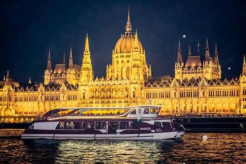Sightseeing Cruise on the Danube with Audio Guide in Budapest