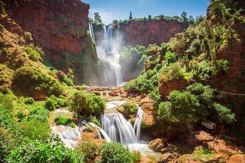 Von Marrakesch: Geführte Wanderung und Bootsfahrt zu den Ouzoud-Wasserfällen