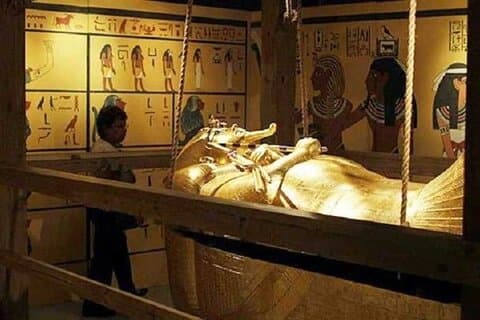 Museo Luxor de Medio Día y Museo de la Momificación