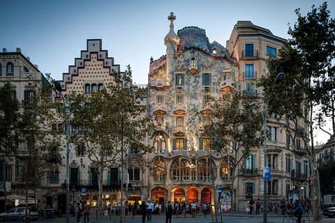 Barcelona: Gaudí, Tapa, Bebida y Gemas arquitectónicas ocultas