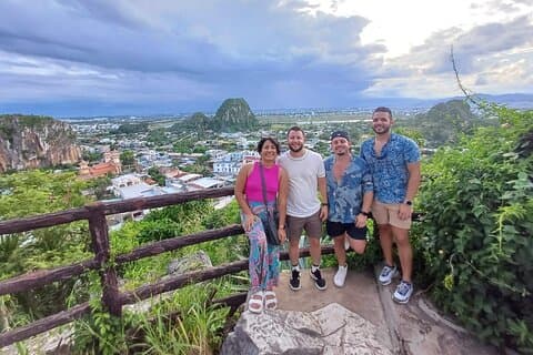 PRIVAT TUR ved MARBLE MOUNTAIN & AM PHU CAVE (HELL CAVE)