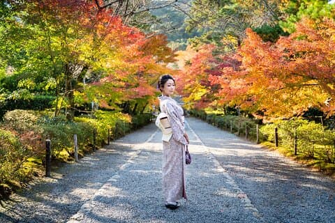 Självguidad tur med Kimono Experience i Kyoto