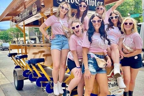 Bachelorette Bliss in ATX: Yoga, Räder und Fotos halbtags