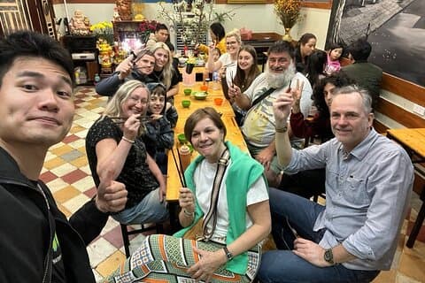 Tour dello street food di GRUPPO o PRIVATO - Passeggiando nel quartiere vecchio di Hanoi
