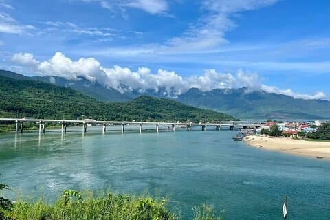 Hue to Hoi AnまたはHoi An to Hue with Flexible Stop:Hai Van Pass、Monkey Mountain
