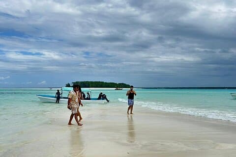 Zanzibar Mnemba Atoll Seafood BBQ Lunch en Sea Turtles Aquarium