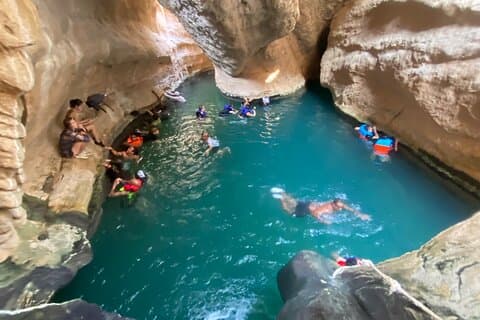 Wadi Shab von einem professionellen omanischen Fortgeschrittener entdecken (privat) - 8h
