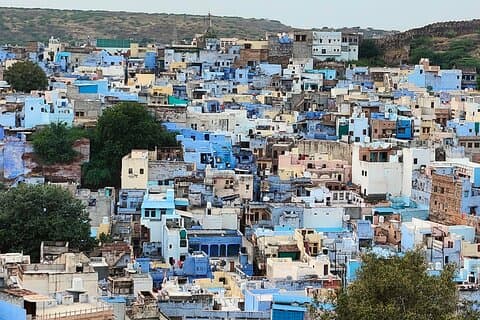 Visite du patrimoine de la ville bleue avec Kailash