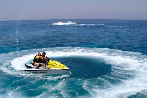 Tanjung Benoa Wassersport und Uluwatu Sunset Tour mit Abendessen