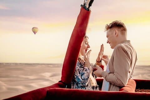 Dubai: Hot Air Balloon & Classic Land Rover Desert Ride