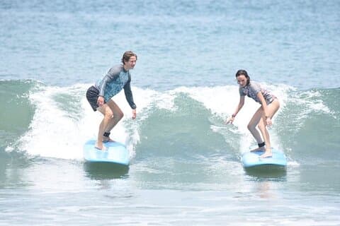 Privat surfetime med lokale fagfolk i Tamarindo Beach