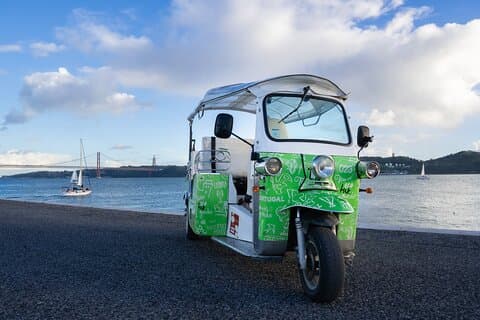 Tur til Lisboa i privat Tuk Tuk - laget for deg
