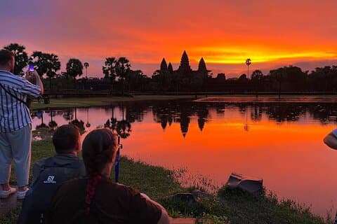 Tour privado al amanecer en Angkor Wat con almuerzo incluido
