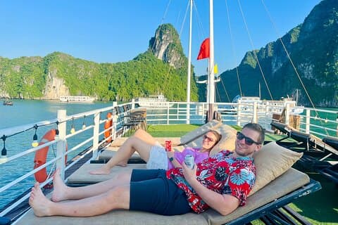 Halong luksusdagstur med privat hytte fra Hanoi