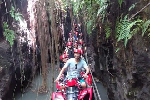 ATV-quad door tunnel en waterval op Bali