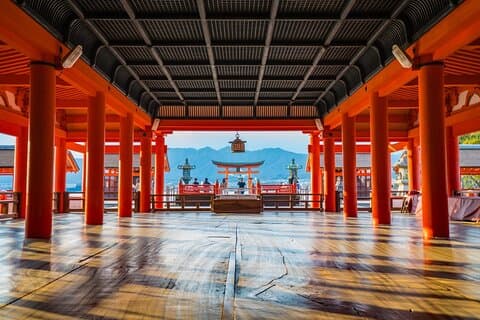 Un guide d'Hiroshima vous emmène dans deux sites du patrimoine mondial à Hiroshima