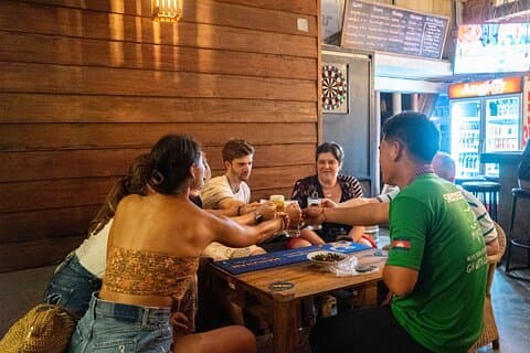 Siem Reap Kvällsmatstur - Inkluderande 5 stopp Lokala provningar