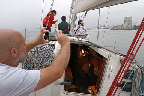 Privat Lissabon-segelbåtstur med välkomstdrink