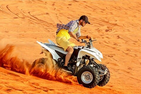 Dubai Desert Safari y barbacoa + 1 hora de paseo en quad
