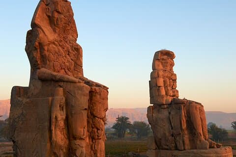 Kongernes Dal, Dronning Hatshepsut-templet, Memnon-kolosserne
