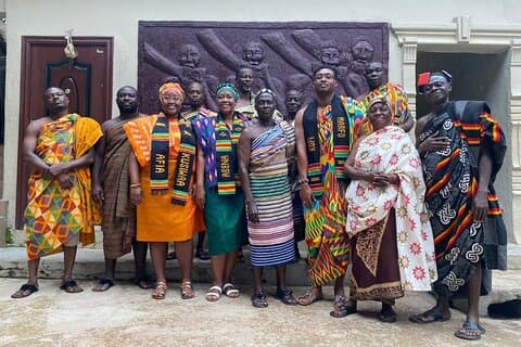 Autentisk traditionell namngivningsceremoni i Kumasi
