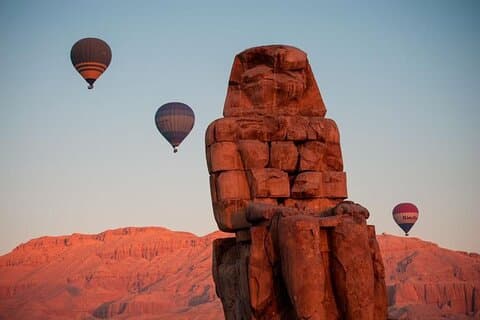 Sonnenaufgangsballon in Luxor