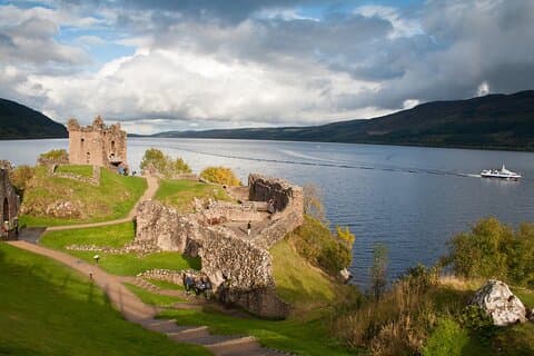 Urquhart Castle, Culloden, Clava Cairns, Australië (Kaart weergeven)