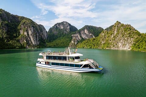 Excursion d'une journée de luxe dans la baie d'Halong avec croisière Hercules depuis le port