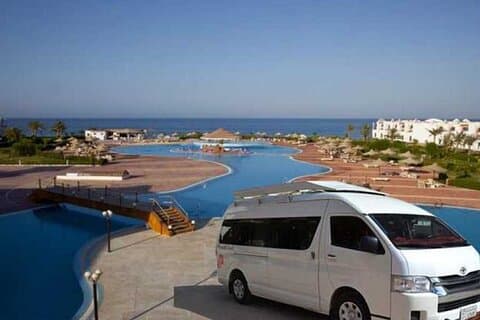 Private transfer : Safaga to Luxor by limousine