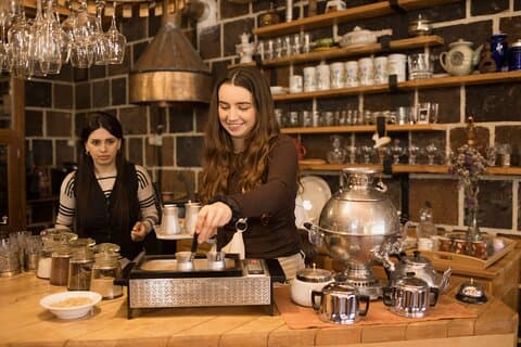Attività tradizionale privata di preparazione di caffè e dessert
