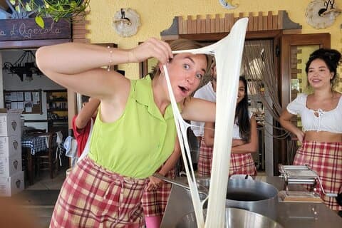 Amalfi: Lav frisk pasta, mozzarella og tiramisu med vin