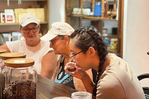 Degustazione del caffè iconico di 3 regioni del Vietnam
