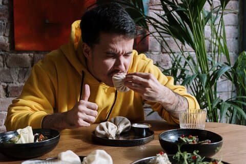 Matvandring med dumplings og vin