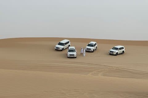 Safari nel deserto arabo di Abu Dhabi: tour di 6 ore con barbecue e spettacoli dal vivo