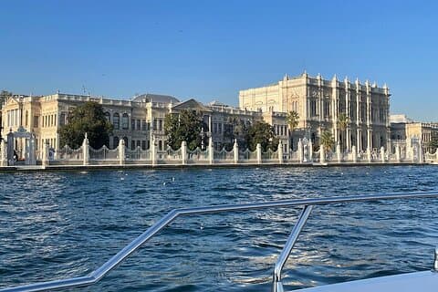 Istanbul Experience: Dolmabahçe Palace Tour and Yacht Cruise