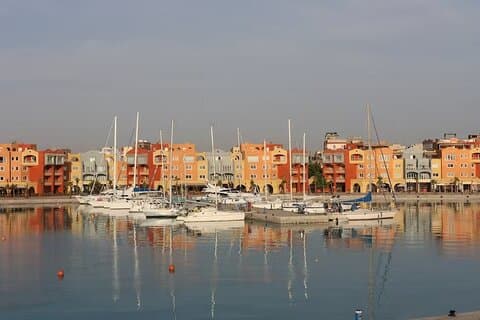 Hurghada-Tour bei Nacht mit Grand Aquarium und Abendessen