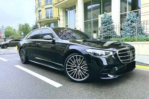 Servizio di smaltimento orario a Parigi: autista privato in auto di lusso
