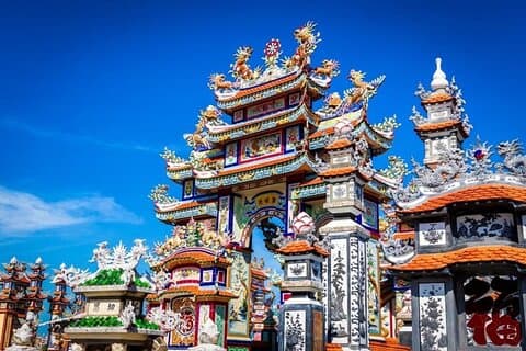 Desde Hue: traslado turístico a Hoi An con el cementerio de An Bang