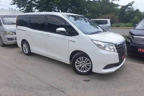 Privater Transfer zu Hotels in Negril vom Flughafen Montego Bay (MBJ).