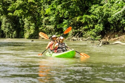 Wildlife Safari Float mit dem Kajak im Fluss Peñas Blancas von Arenal aus
