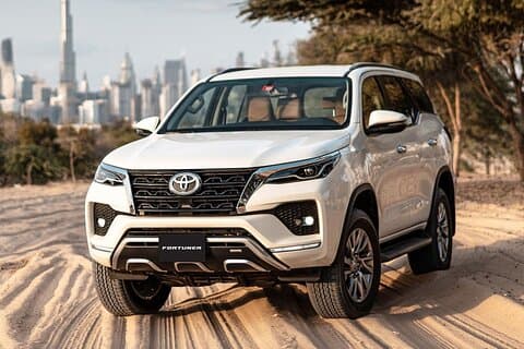 Ganztagesfahrzeug in Abu Dhabi mit Chauffeur
