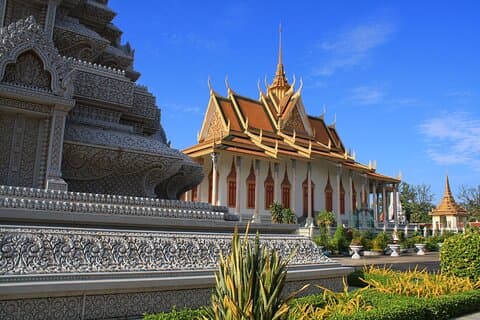 Excursão privada de meio dia em Phnom Penh com um guia especializado